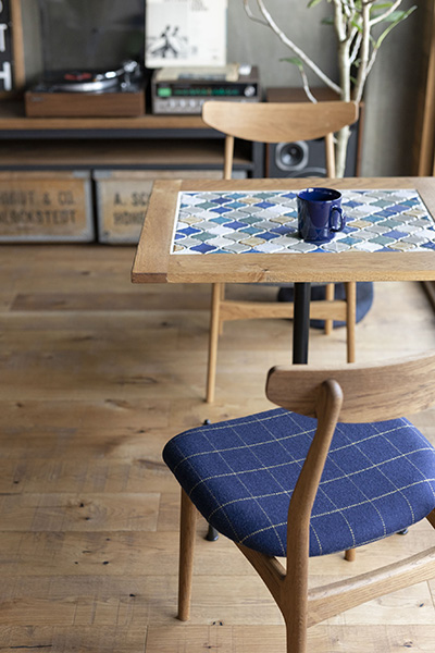 SWITCH Online Shop / Tile Café Table