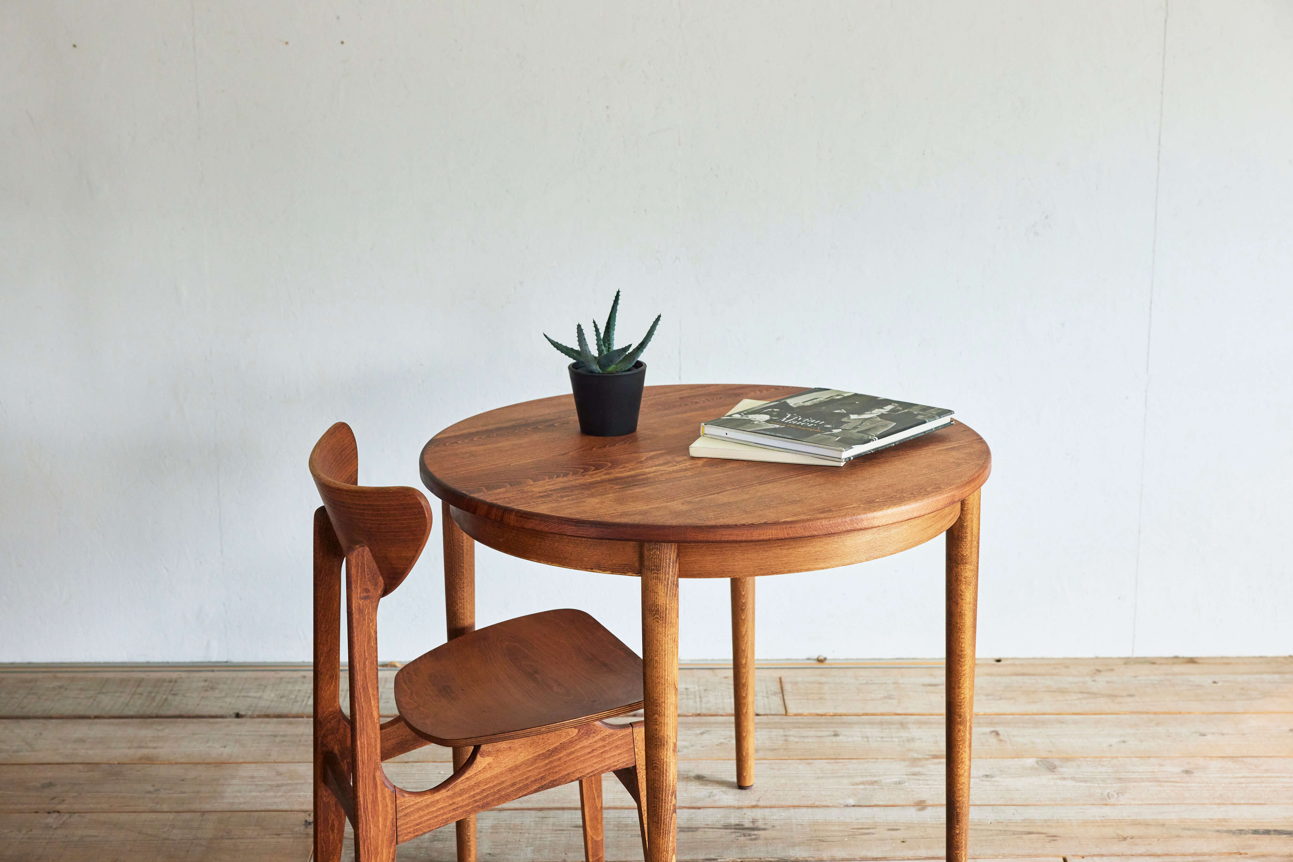 ダイニングテーブル 84 Karl Dining Round 84 Tableの通販情報 - SWITCH Online Shop